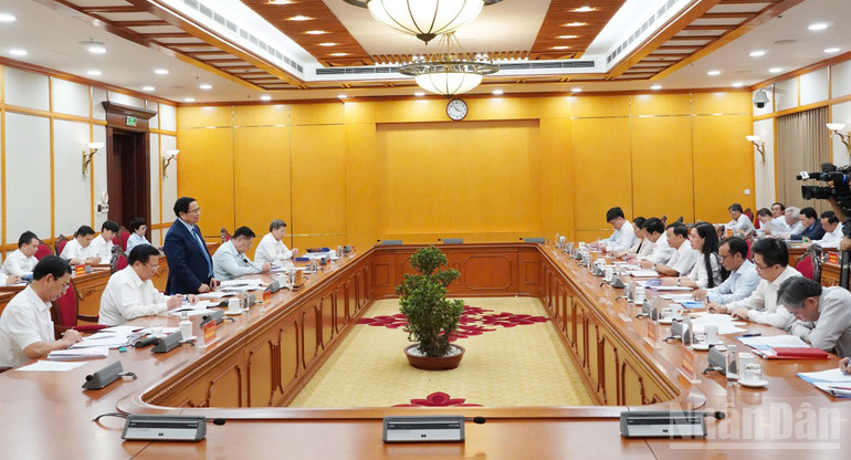 Tổ công tác số 2 của Bộ Chính trị, do Thủ tướng Chính phủ Phạm Minh Chính chủ trì, làm việc với Ban Thường vụ Tỉnh ủy Quảng Ngãi về công tác chuẩn bị Đại hội đại biểu Đảng bộ tỉnh lần thứ nhất, nhiệm kỳ 2025-2030 ndo_br_z6981379455686-35339f609683f500c5f179b1062ca30d.jpg