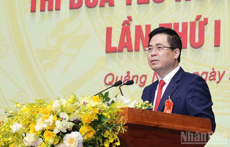 Phó Bí thư Tỉnh ủy, Chủ tịch Ủy ban nhân dân tỉnh, Chủ tịch Hội đồng Thi đua-Khen thưởng tỉnh Quảng Ngãi Nguyễn Hoàng Giang phát biểu khai mạc Đại hội. ndo_br_gen-h-z6941742129548-00eb7a36cfe5dfc02501ac1b8b0006a0.jpg