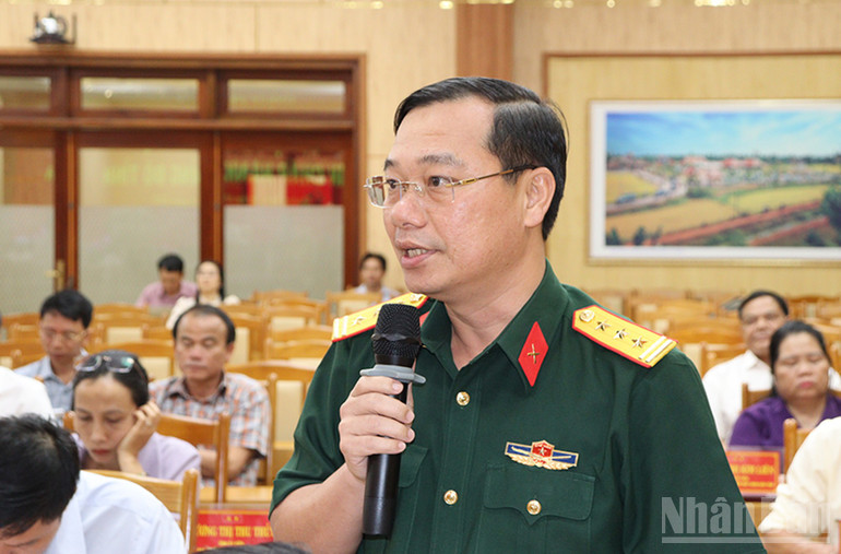 Thượng tá Trần Thế Phan, Chỉ huy trưởng Bộ Chỉ huy Quân sự tỉnh Quảng Ngãi phát biểu tại hội nghị. ndo_br_img-1495.jpg