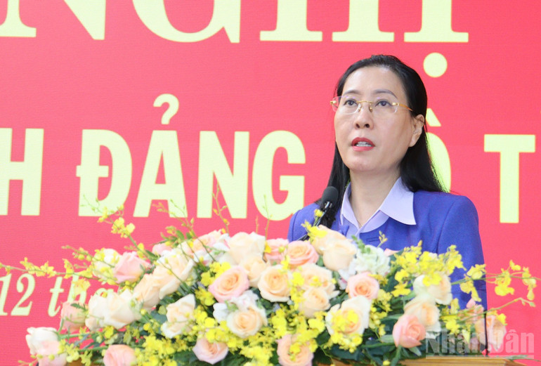 Đồng chí Bùi Thị Quỳnh Vân, Ủy viên Trung ương Đảng, Bí thư Tỉnh ủy Quảng Ngãi phát biểu kết luận hội nghị. ndo_br_img-1501.jpg