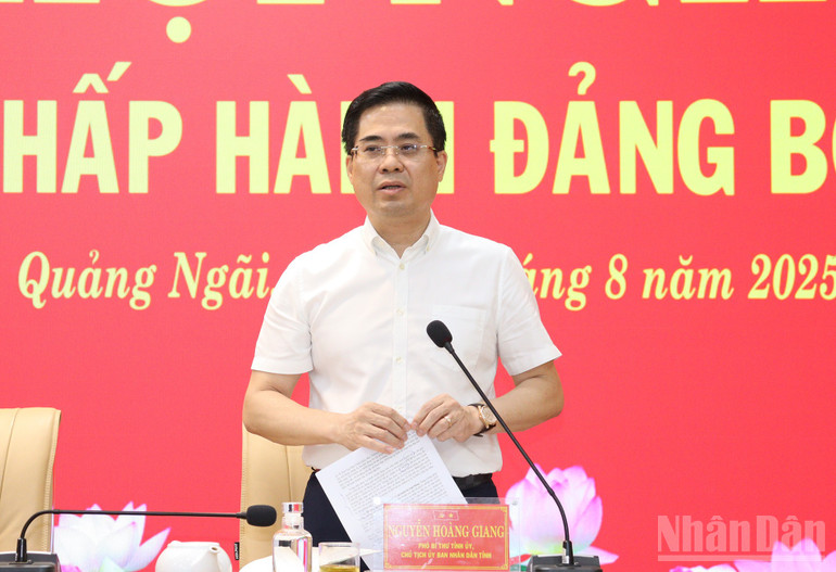 Chủ tịch Ủy ban nhân dân tỉnh Quảng Ngãi Nguyễn Hoàng Giang phân tích những nhiệm vụ trọng tâm phát triển kinh tế-xã hội từ nay đến cuối năm 2025. ndo_br_img-1480.jpg