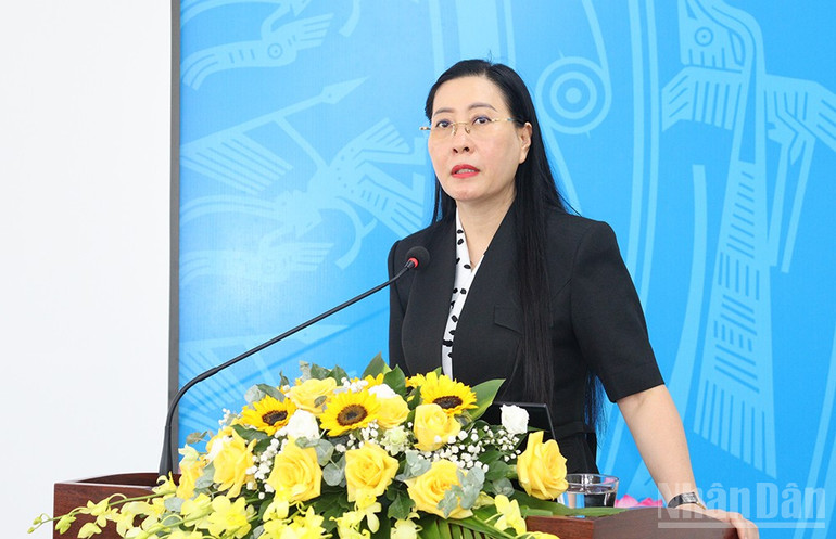 Đồng chí Bùi Thị Quỳnh Vân, Ủy viên Trung ương Đảng, Bí thư Tỉnh ủy, Chủ tịch Hội đồng nhân dân tỉnh Quảng Ngãi phát biểu khai mạc lớp tập huấn. ndo_br_img-9246.jpg