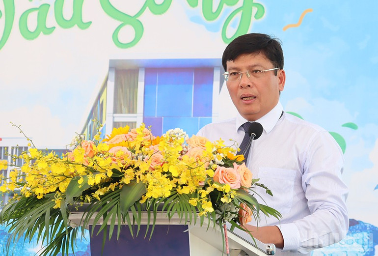Giám đốc Công ty cổ phần Thép Hòa Phát Dung Quất Mai Văn Hà phát biểu tại buổi lễ bàn giao. ndo_br_img-1864.jpg