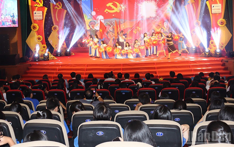 Quang cảnh đêm công diễn và trao giải. ndo_br_img-2725.jpg