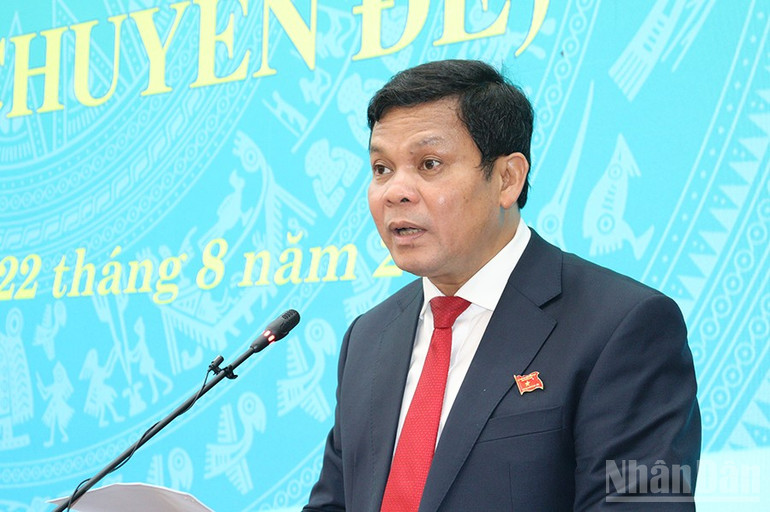 Chủ tịch Hội đồng nhân dân tỉnh Quảng Ngãi Nguyễn Đức Tuy phát biểu bế mạc kỳ họp. ndo_br_img-1953.jpg
