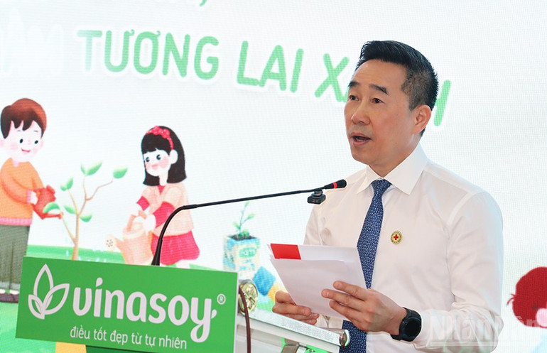 Phó Chủ tịch kiêm Tổng Thư ký Hội Chữ thập đỏ Việt Nam Nguyễn Hải Anh phát biểu tại buổi khởi động Chương trình “Sữa đậu nành học đường” năm học 2025-2026. ndo_br_img-1986.jpg