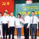 Kết nạp đảng viên là học sinh ở Đảng bộ Trường THPT Nam Sách (thành phố Hải Phòng).