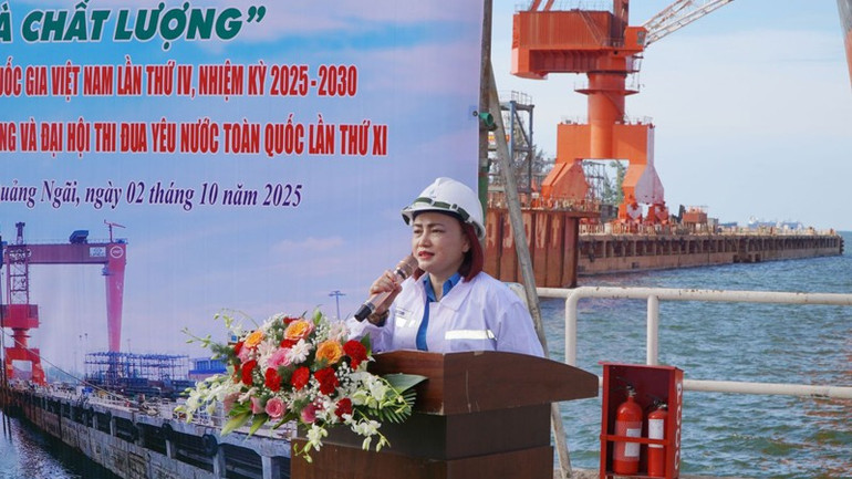 Chủ tịch Công đoàn Dầu khí Việt Nam Nghiêm Thùy Lan phát biểu tại buổi lễ. 31.jpg