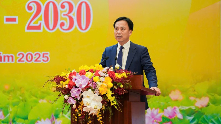 Phó Bí thư Đảng uỷ Chính phủ Lại Xuân Lâm phát biểu tại đại hội. dm-41.jpg