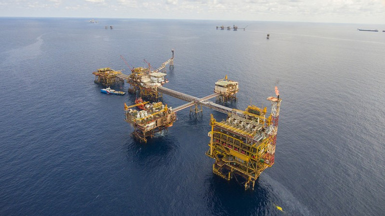 Giàn khoan dầu khí trên biển của Petrovietnam. 41.jpg
