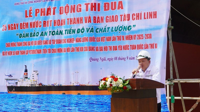 Phó Tổng Giám đốc Công ty trách nhiệm hữu hạn một thành viên Đóng tàu và Công nghiệp Cơ khí dầu khí Nguyễn Hồng Chiến phát biểu tại buổi lễ. 21.jpg
