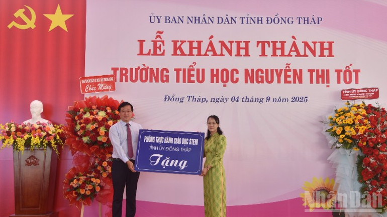 Tỉnh ủy Đồng Tháp tặng Phòng thực hành giáo dục Stem. ndo_br_dsc-0480-8523.jpg