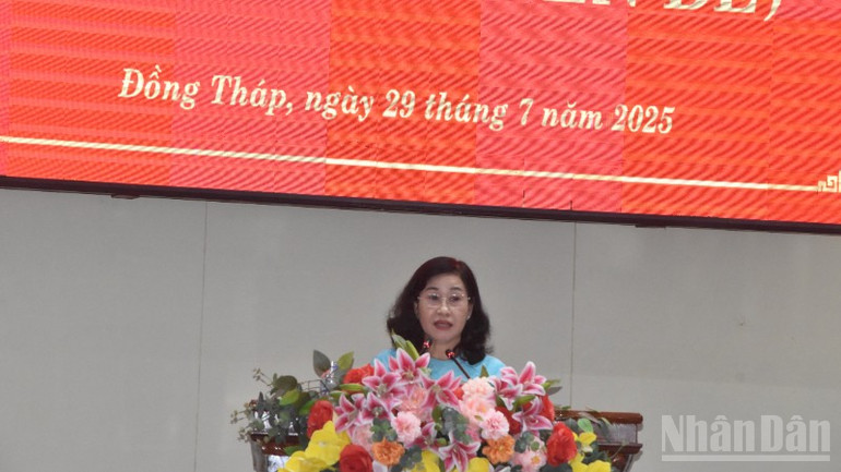 Đồng chí Châu Thị Mỹ Phương phát biểu tại kỳ họp. ndo_br_dsc-0598-4954.jpg