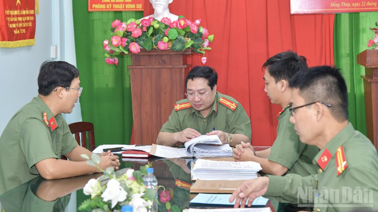 ndo_br_doan-cong-tac-kiem-tra-he-thong-so-sach-van-ban-doi-voi-cong-an-tinh-2218.jpg
