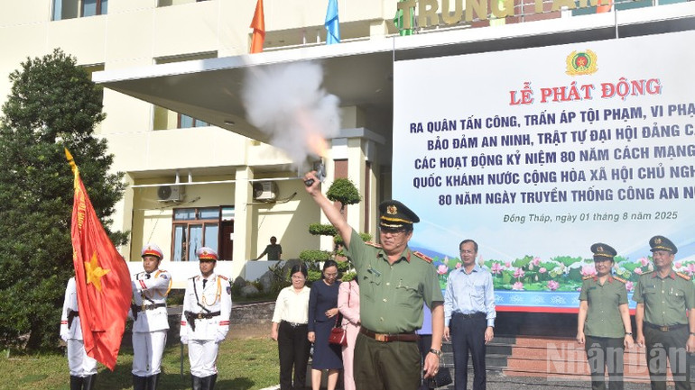 Thiếu tướng Lâm Phước Nguyên ra lệnh trấn công, trấn áp tội phạm. ndo_br_dsc-0652-3705.jpg