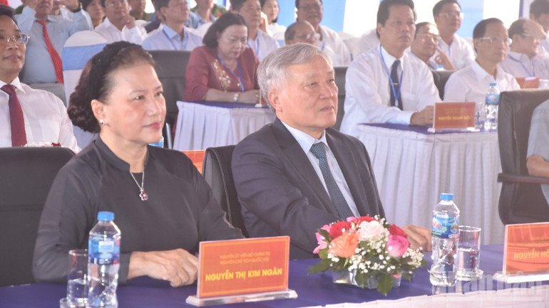 Đồng chí Nguyễn Thị Kim Ngân, nguyên Ủy viên Bộ Chính trị, nguyên Chủ tịch Quốc Hội; đồng chí Nguyễn Hòa Bình, Ủy viên Bộ Chính trị, Phó Thủ tướng Thường trực Chính phủ dự tại Đồng Tháp. ndo_br_dsc-0390-8615.jpg