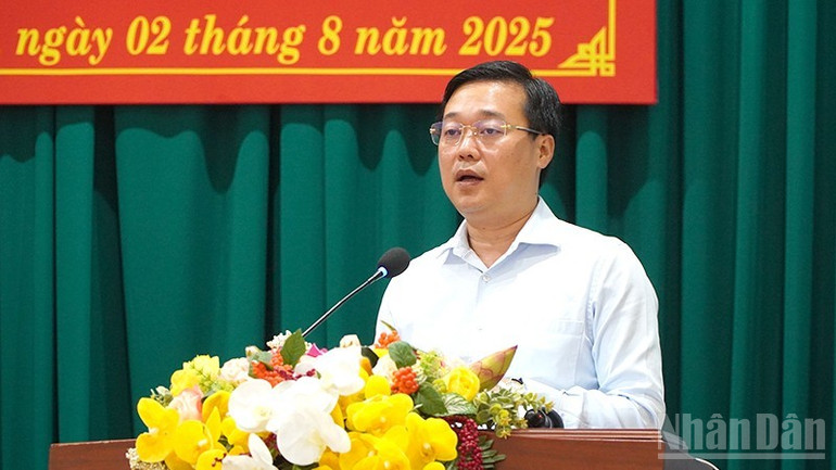 Đồng chí Lê Quốc Phong phát biểu kết luận hội nghị. ndo_br_hoinghi1-9616.jpg