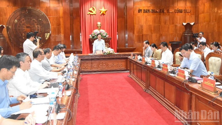 Phó Thủ tướng Mai Văn Chính yêu cầu tỉnh Đồng Tháp khắc phục khó khăn, phát triển bền vững. ndo_br_dsc-0525-6264.jpg