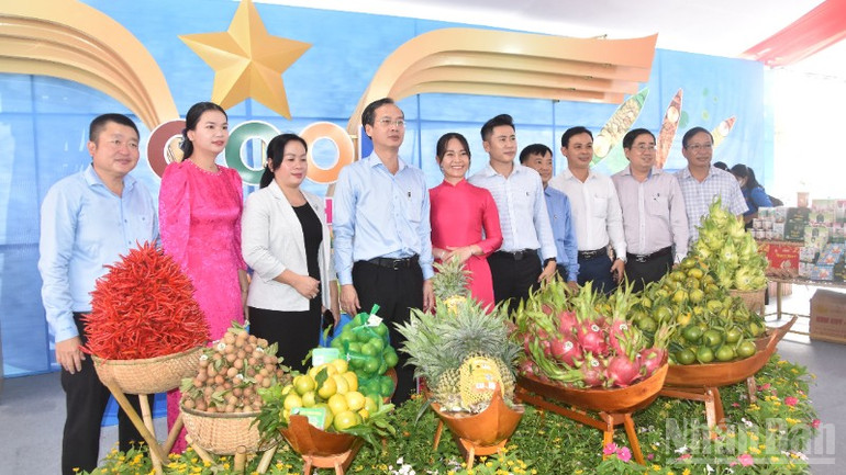 Một trong những gian hàng đặc trưng của tỉnh Đồng Tháp tại triển lãm. ndo_br_dsc-0238-9941.jpg