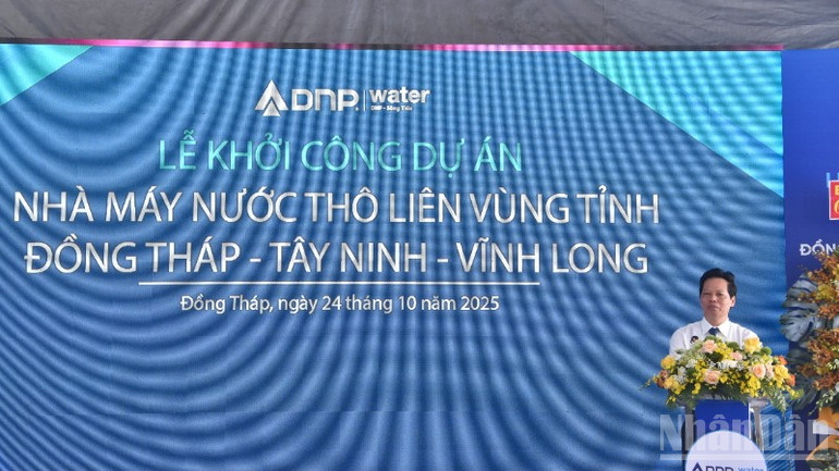 Phó Chủ tịch Ủy ban nhân dân tỉnh Đồng Tháp phát biểu tại buổi lễ. ndo_br_dsc-0611-260.jpg