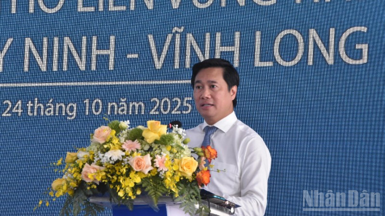 Thứ trưởng Xây dựng Nguyễn Tường Văn phát biểu tại buổi lễ. ndo_br_dsc-0608-6384.jpg