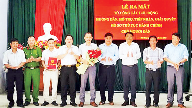 Lễ ra mắt tổ công tác lưu động hỗ trợ và giải quyết thủ tục hành chính xã Đăk Kôi. kem-tin-kon-tum-4.png