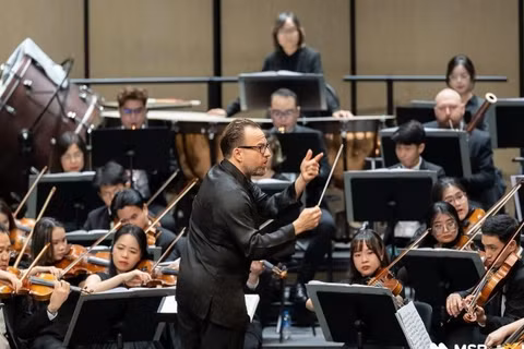 Hòa nhạc Melody of Triumph là một trong những chương trình nghệ thuật quốc tế ROX Group đồng hành.