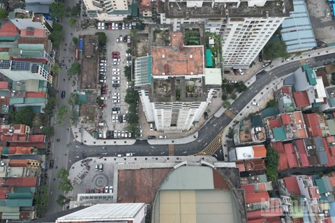 [Ảnh] Thông xe kỹ thuật tuyến đường Minh Khai-Lạc Trung, "đường cong mềm mại" lách giữa khu dân cư đông đúc