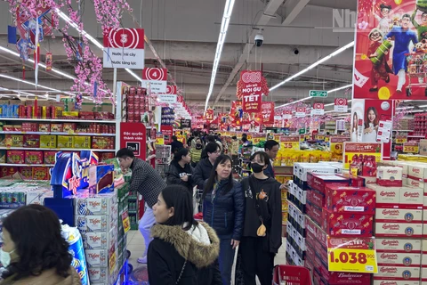 Rộn ràng không khí sắm Tết tại siêu thị Hà Nội