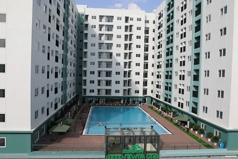 Nhiều người thu nhập thấp ở các đô thị có nhu cầu mua nhà ở xã hội. (Ảnh: MINH THÀNH)