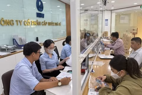 Công ty Cổ phần Cấp nước Nhà Bè sử dụng App chăm sóc khách hàng kết hợp giải quyết thủ tục trực tiếp tạo nhiều “kênh” tương tác tiện lợi, nhanh chóng, hiệu quả cho khách hàng.