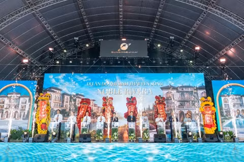 Lãnh đạo Hà Nội và lãnh đạo Sunshine Group thực hiện nghi thức khởi công dự án Noble Rivera 