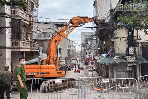 [Ảnh] Tăng tốc giải phóng mặt bằng khu vực Hồng Hà phục vụ xây dựng cầu Trần Hưng Đạo