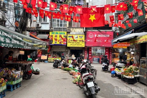 Nhiều "chợ cóc", chợ tạm hoạt động không phép mất an toàn vệ sinh thực phẩm