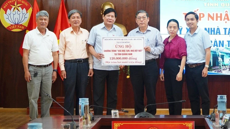 Hội đồng hương Quảng Nam-Đà Nẵng ủng hộ Chương trình "Xóa nhà tạm, nhà dột nát tại tỉnh Quảng Nam"