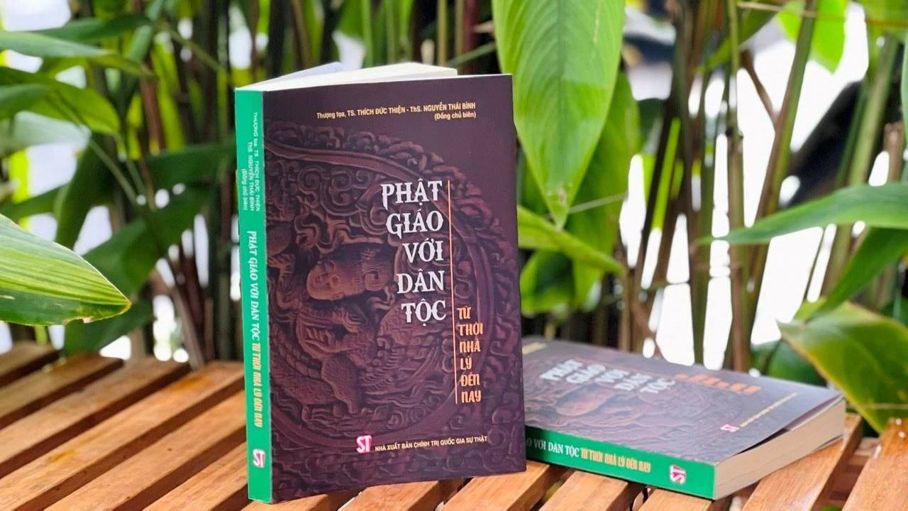 Cuốn sách "Phật giáo với dân tộc: Từ thời nhà Lý đến nay" vừa được Nhà xuất bản Chính trị quốc gia Sự thật ấn hành.