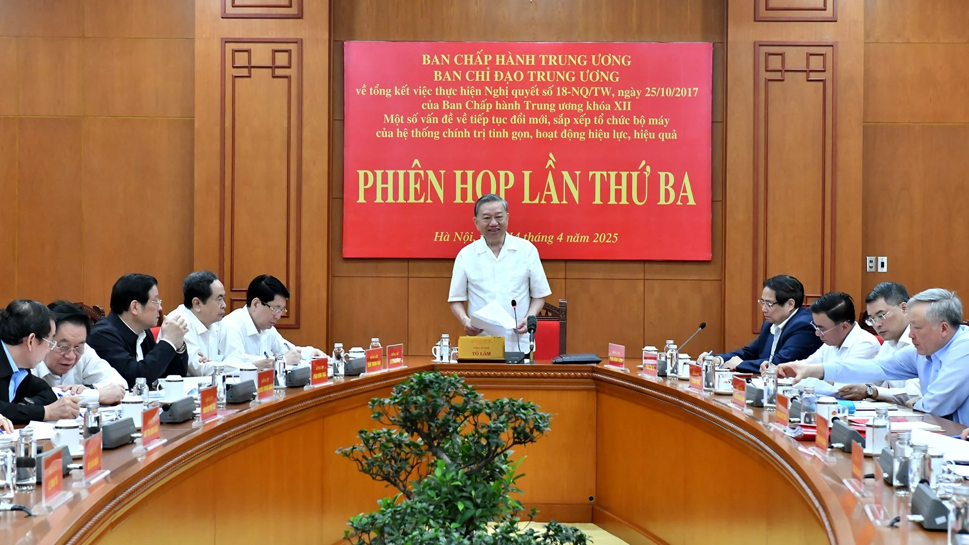Tổng Bí thư Tô Lâm chủ trì Phiên họp lần thứ ba về tổng kết việc thực hiện Nghị quyết số 18-NQ/TW.