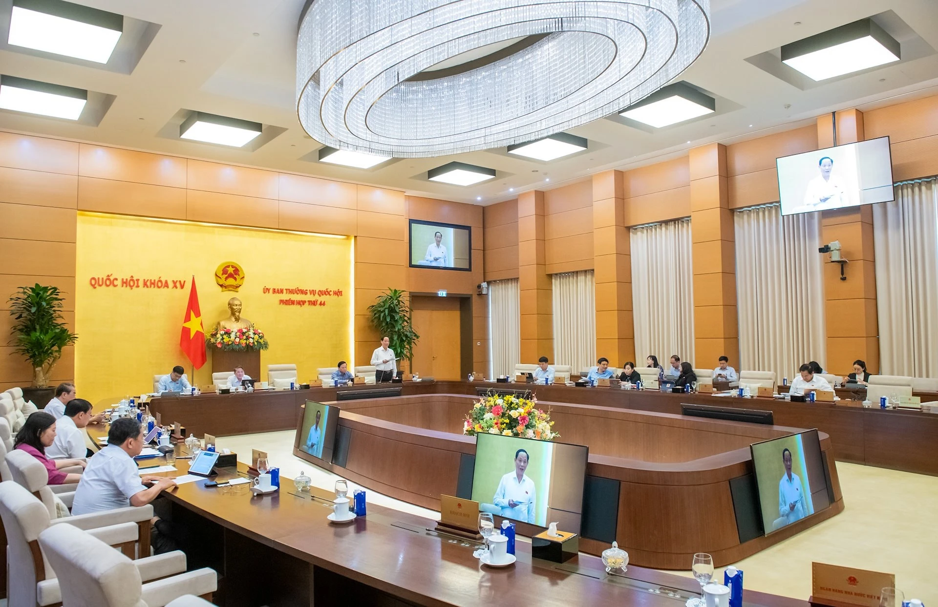 Phiên họp Ủy ban Thường vụ Quốc hội cho ý kiến về Dự thảo Nghị quyết đào tạo các ngành, nghề chuyên môn đặc thù trong lĩnh vực nghệ thuật. (Ảnh Duy Linh)