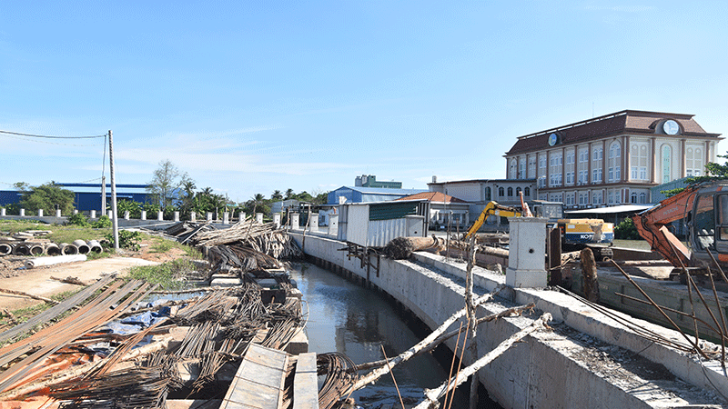 Một phân đoạn dự án đang được các nhà thầu huy động phương tiện để triển khai.