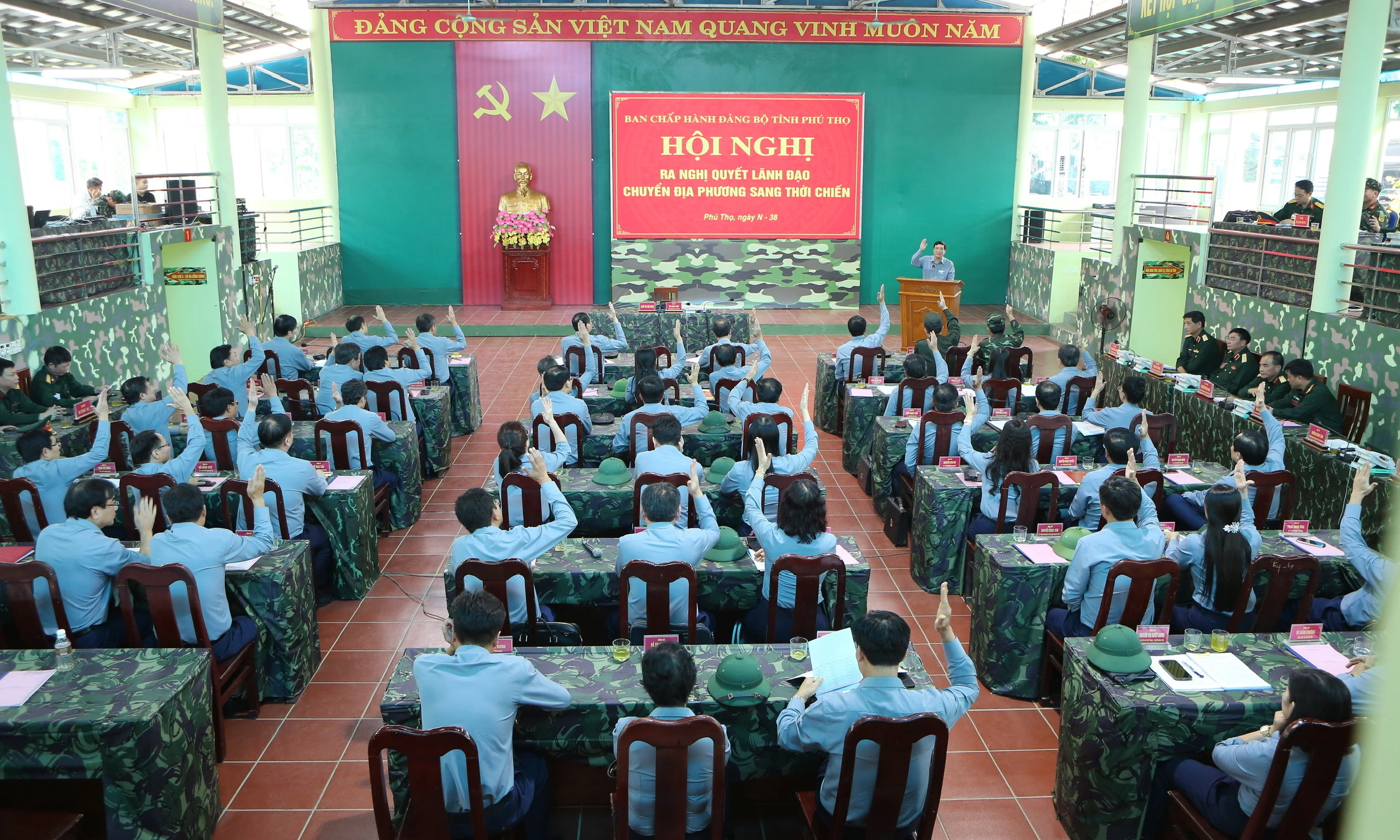 Hội nghị Ban Chấp hành Đảng bộ tỉnh Phú Thọ ra Nghị quyết lãnh đạo chuyển địa phương sang thời chiến.