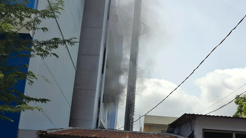 Ngọn lửa đã bốc cháy trở lại từ tầng 2.