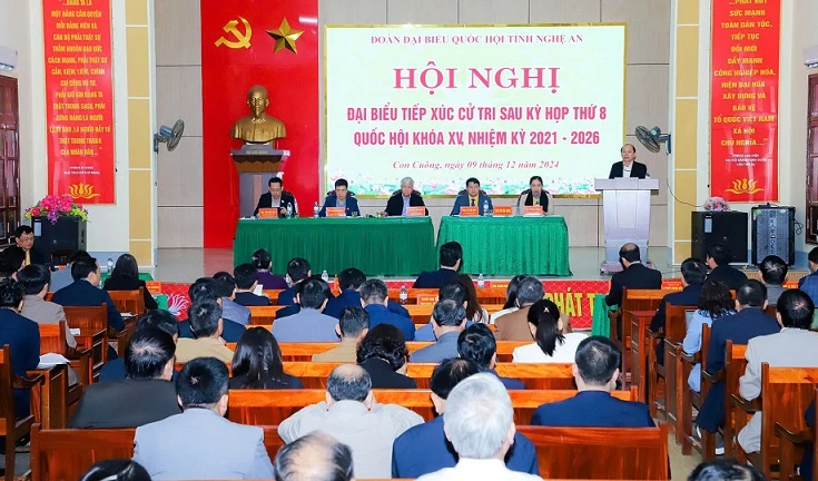 Đồng chí Đỗ Văn Chiến, Ủy viên Bộ Chính trị, Bí thư Trung ương Đảng, Chủ tịch Ủy ban Trung ương Mặt trận Tổ quốc Việt Nam cùng Đoàn đại biểu Quốc hội tỉnh Nghệ An tiếp xúc cử tri tại Con Cuông.