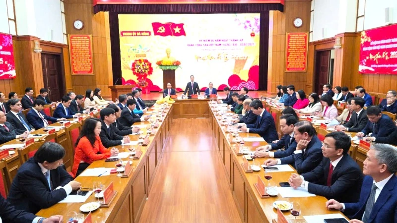 Quang cảnh buổi gặp mặt kỷ niệm 95 năm ngày thành lập Đảng.