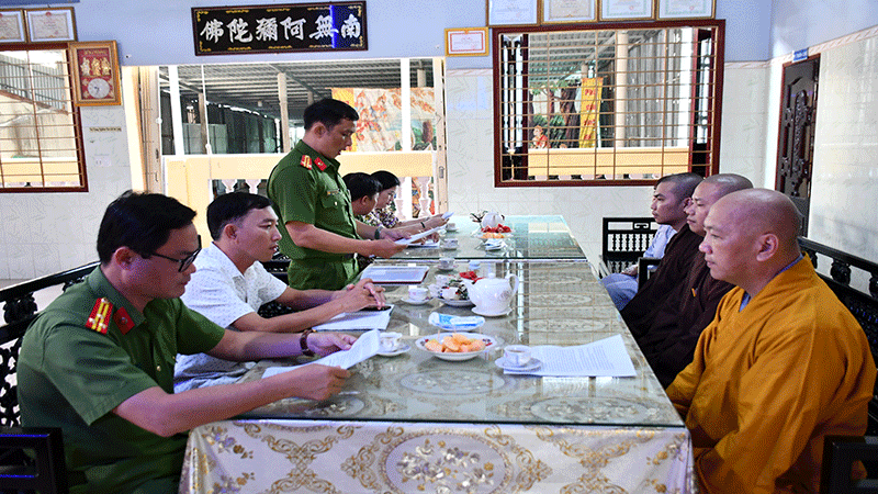 Mô hình “Chư tăng, phật tử chùa Huệ Quang tham gia phong trào toàn dân bảo vệ an ninh Tổ quốc".