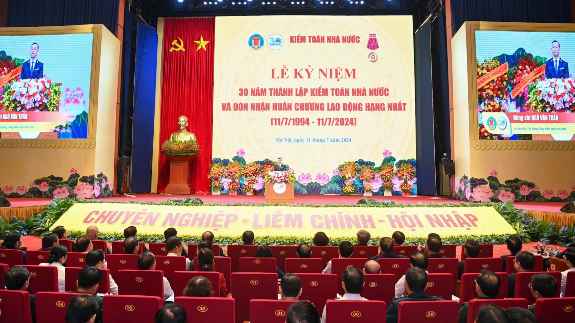 Quang cảnh lễ kỷ niệm 30 năm thành lập Kiểm toán Nhà nước và đón nhận Huân chương Lao động hạng Nhất. (Ảnh: DUY LINH)