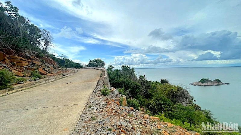Một góc cụm đảo Hòn Khoai (huyện Ngọc Hiển, tỉnh Cà Mau) nhìn ra biển, được định hướng kêu gọi đầu tư cảng biển nước sâu.