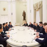 Thủ tướng Phạm Minh Chính hội kiến Tổng thống Nga Vladimir Putin. (Ảnh: Dương Giang/TTXVN)