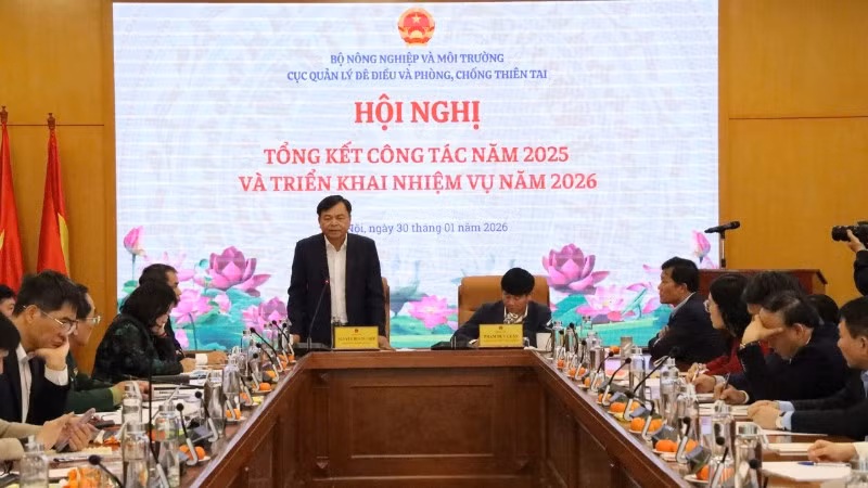 Thứ trưởng Nông nghiệp và Môi trường Nguyễn Hoàng Hiệp chỉ đạo hội nghị.