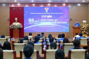 Toàn cảnh buổi lễ.