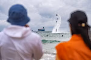 [Video] "Vũ khúc đại dương": Khi biển Đà Nẵng trở thành sân khấu thể thao nghệ thuật